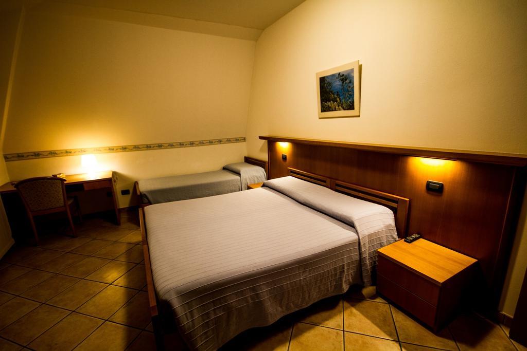 Albergo Lario Gera Lario Szoba fotó