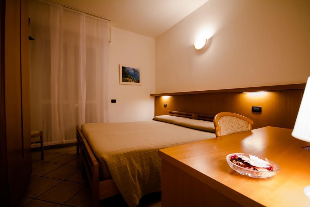 Albergo Lario Gera Lario Szoba fotó